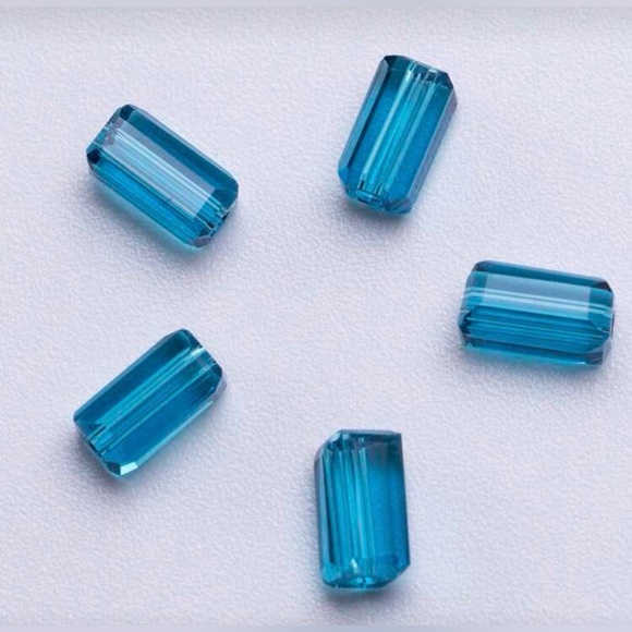 98, 2x4mm Vibrant Faceted Glass Rectangle Spacer Beads | Red | New - Picture 7 of 10